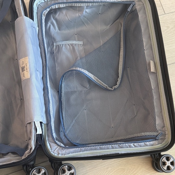 Black Carry-on DELSEY PARIS Hardshell Rolling Suitcase - Picture 6 of 9